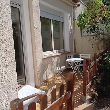 Apartment T3 53m² Dans Maison Ville, Terrasse, Jardinet *